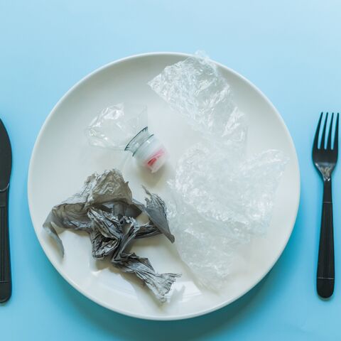 Illustratie bij: Ouders opgelet: zo voorkom je microplastics in het eten van je kinderen
