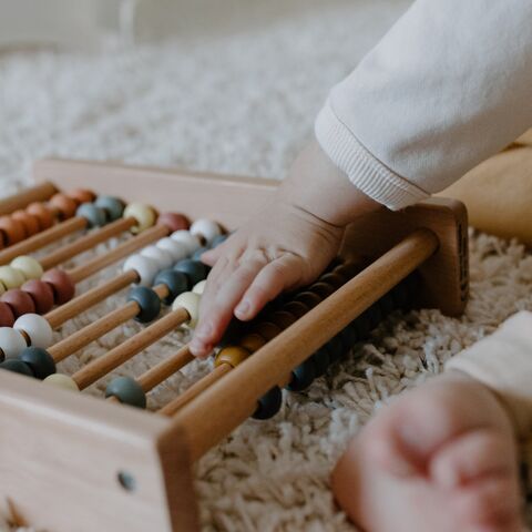 Illustratie bij: Meer tijd met je baby en minder opvangstress: CNV pleit voor jaar ouderschapsverlof