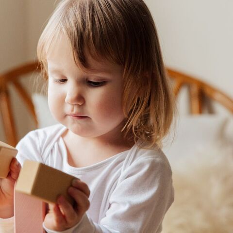 Illustratie bij: Veiligheidsrisico: Dille & Kamille roept dit houten babyspeelgoed terug