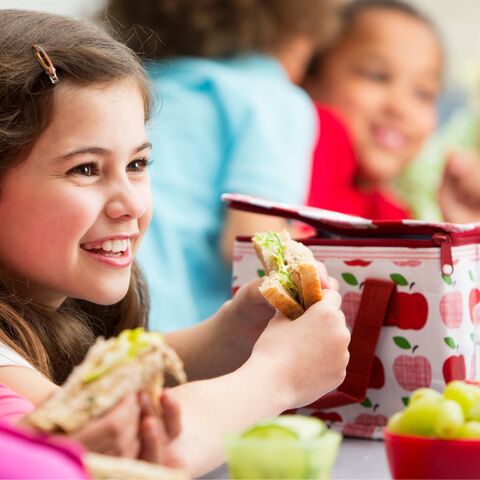 Illustratie bij: Regels rond eten zorgen voor frustratie: ‘Waarom denken scholen dat ze alles maar kunnen bepalen?’