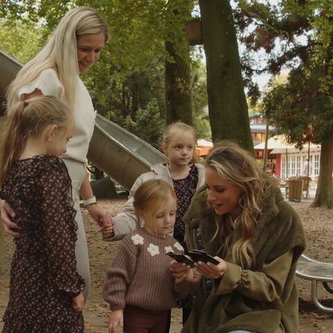 Illustratie bij: Sta jij ook nooit op foto’s? Met deze camera maak jij momenten tastbaar en nóg waardevoller