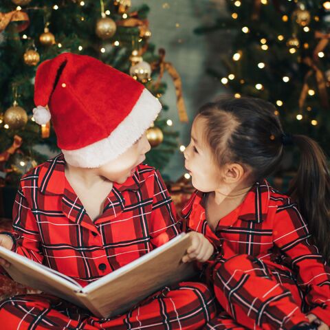 Illustratie bij: Matchen met je mini-me? Deze budgetproof kerstpyjama’s wil je nú al hebben