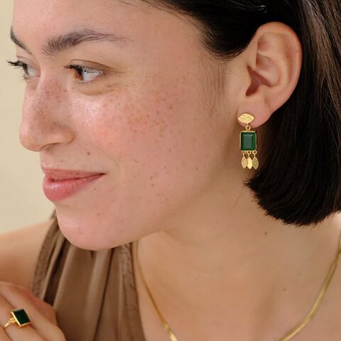 Illustratie bij: Dé kerstcadeautip voor vrouwen die alles al hebben: sieraden met betekenis