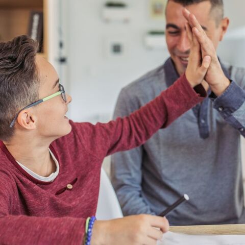 Illustratie bij: Deze ene opvoedgewoonte helpt kinderen veerkrachtig, nieuwsgierig en succesvol te worden