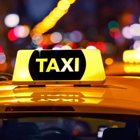 Illustratie bij: Eentje voor in de boeken: vrouw bevalt onverwachts in zelfrijdende taxi