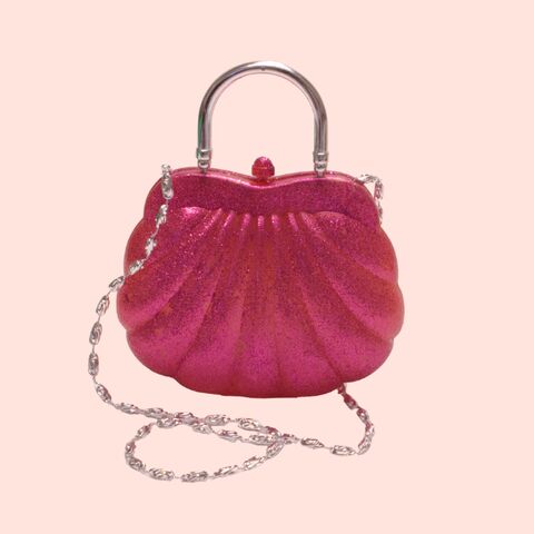 Illustratie bij: Julie: ‘Mijn hart sloeg over toen ik nieuwsgierig het roze glittertasje van mijn peuter openritste’