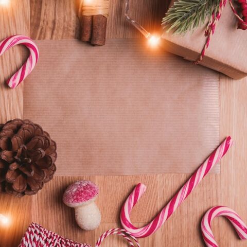 Illustratie bij: Kerstmagie in een boek: zo maak je van een jaar volfamiliemomenten een hartverwarmend fotocadeau