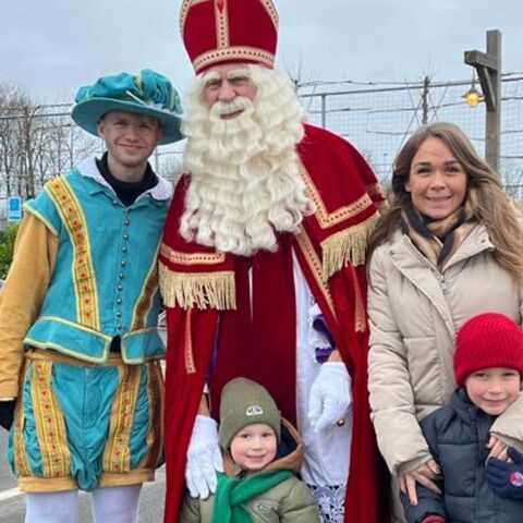 Illustratie bij: Roos viert Sinterklaas anders: ‘Ik wil dat mijn kinderen weten dat we altijd eerlijk zijn’