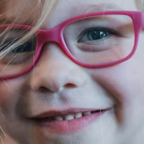 Illustratie bij: De eerste bril voor je kind: zo maak je het leuk én praktisch