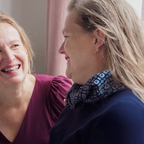 Illustratie bij: Angelique en Nadine zijn vriendinnen: ‘Het voelt veilig als mijn kinderen mama tegen haar zeggen’