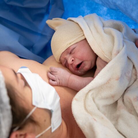 Illustratie bij: Kyra: ”Een keizersnede is geen echte bevalling, lieverd’, zei ze terwijl ik mijn tranen wegslikte’