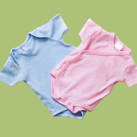 Illustratie bij: Mara: ”Als je maar geen roze gaat dragen’, zei mijn schoonmoeder tegen mijn pasgeboren zoon’