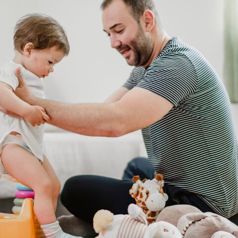 Illustratie bij: Plassen op het potje: deze 7 uitspraken geven je kind zelfvertrouwen om zindelijk te worden