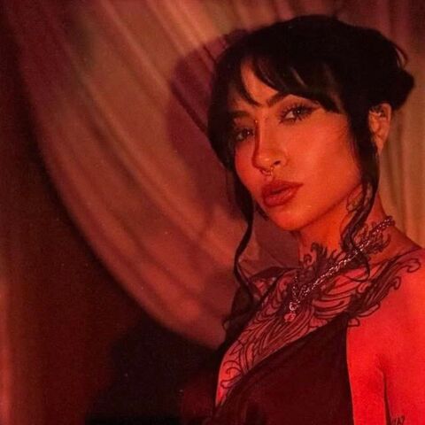 Illustratie bij: Zwangere Christina Curry deelt zwoele foto’s met prachtige babybuik: ’20 weken met jou’