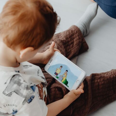 Illustratie bij: Opvallend: dít doet te veel schermtijd met de woordenschat van je peuter