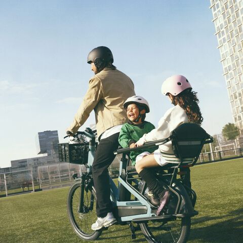 Illustratie bij: Vergeet de bakfiets, deze e-bike blijkt dé gamechanger voor moeders: ‘Hoe deed ik dit ooit zonder?’