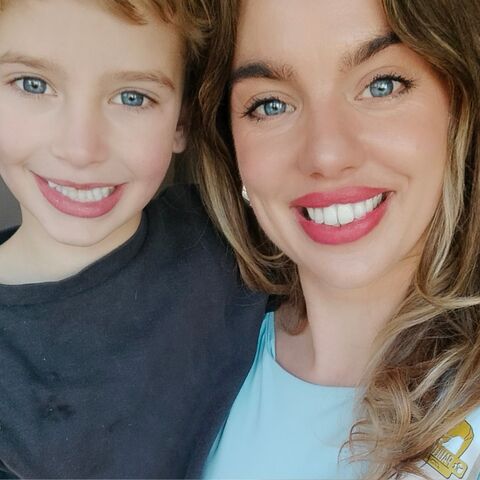 Illustratie bij: Na een zware periode gaf Paulien (35) zichzelf op voor een missverkiezing: ‘Mijn zoon straalde van trots’