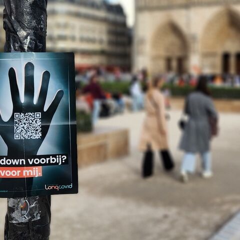 Illustratie bij: Duizenden moeders in Nederland moeten de mooiste momenten missen door lockdown: zó kan jij helpen