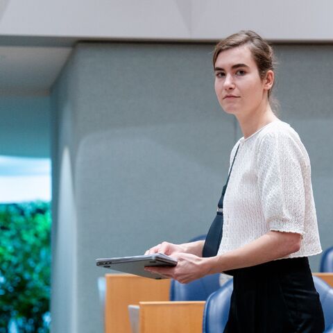 Illustratie bij: FVD-fractievoorzitter Lidewij de Vos in verwachting van eerste kindje: ‘Dankbaar en nieuwsgierig’