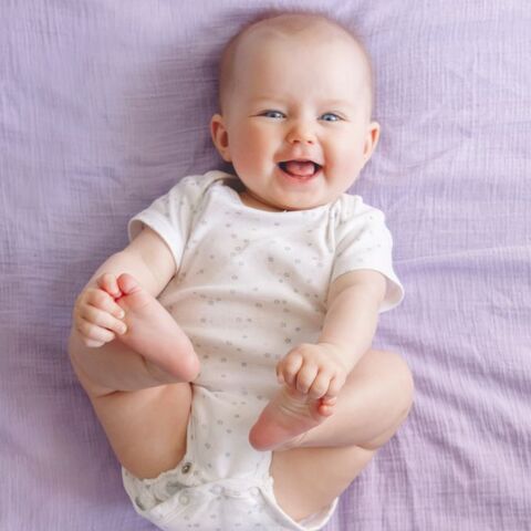 baby liegen