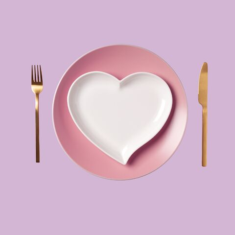 Illustratie bij: Myrna’s date rende halsoverkop het restaurant uit: ‘Het maakte hem juist nóg aantrekkelijker’