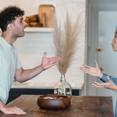 Illustratie bij: Onderzoek: De manier waarop je partner over huishoudelijke taken denkt, zegt iets over jullie relatie