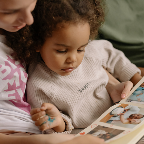 Illustratie bij: Nooit meer achterlopen met het fotoboek van je kind dankzij Little Chapters