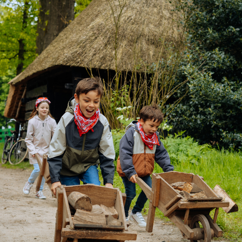 Kind maakt vriendjes op vakantie: bijzonder verhaal