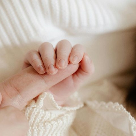 Illustratie bij: Charlotte: ‘Mijn moeder gebruikt de tweede naam van mijn dochter omdat ze haar echte naam niet mooi vindt’