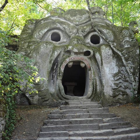 Illustratie bij: Dit mysterieuze park ligt vlak bij Rome: kinderen wandelen er tussen draken, reuzen en monsters