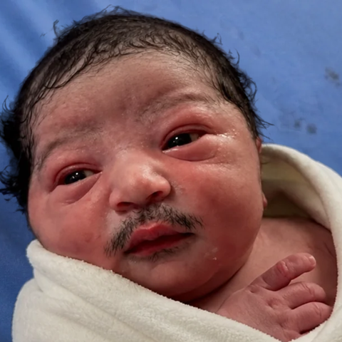 Illustratie bij: Baby met volle snor gaat viraal: maar is dit wel echt?