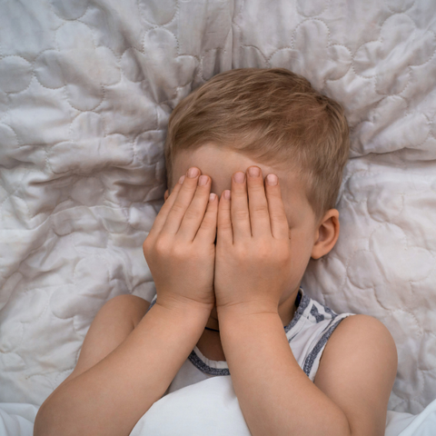 Illustratie bij: Je kind wordt steeds huilend wakker door nachtmerries: dít kun je doen om te helpen