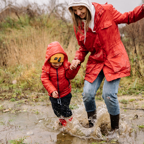 Illustratie bij: Je kind durft niet in het klimrek of de modderplas? Volgens onderzoekers kan dít de reden zijn