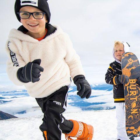 Illustratie bij: Pret op de piste: wintersport kindermode uit Kek Mama 01/2020