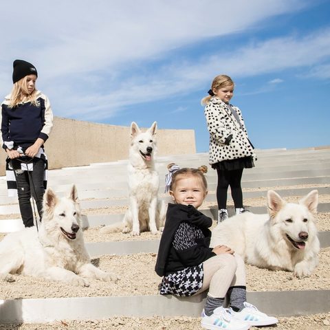 Illustratie bij: Stoer zwart-wit: kindermode uit Kek Mama 1/2021