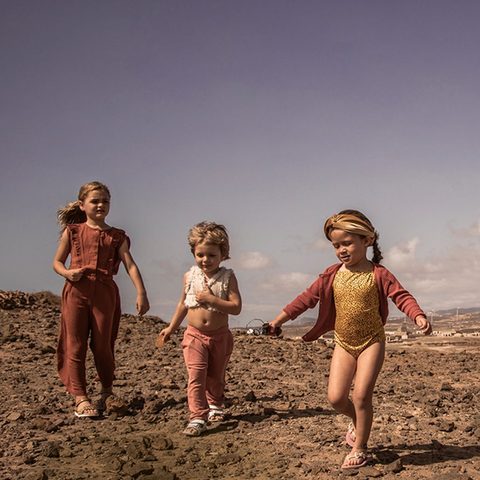 Illustratie bij: Kleine nomaden: kindermode voor in de zomer uit Kek Mama 06/2020