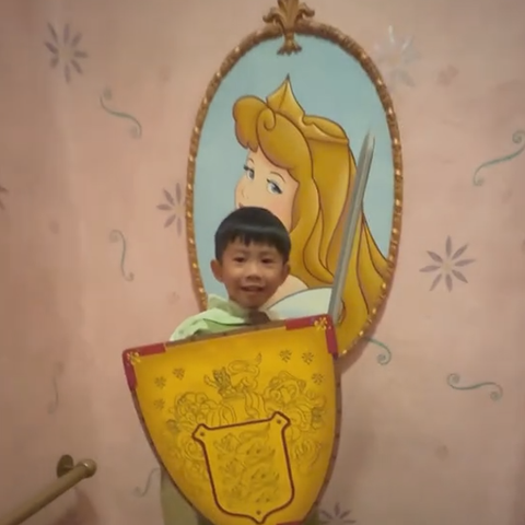 Illustratie bij: Deze jongetjes worden omgetoverd tot prins en het is té schattig