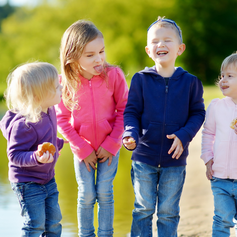 Illustratie bij: Oudste, middelste of jongste kind? Zo verschillend kijken ze naar hun ouders