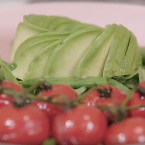 Illustratie bij: VIDEO: Super snelle avocado salade