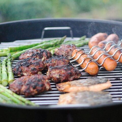 Illustratie bij: Barbecueën met kinderen: zo doe je dat veilig (en lekker)