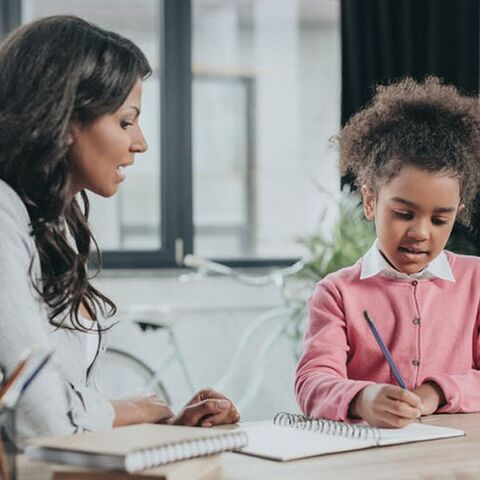 Illustratie bij: ‘Elke ochtend geef ik onze oudste kinderen les in onze schoolkamer’