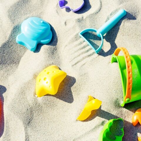 Illustratie bij: Uren zoet: dit is het leukste speelgoed voor op het strand