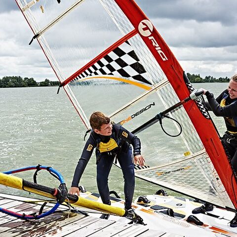 Illustratie bij: Op surfles met je zoon