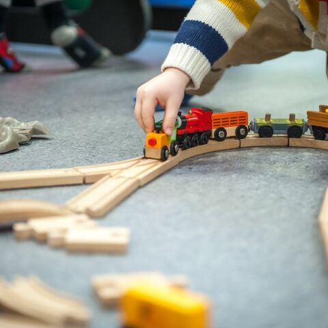 Illustratie bij: Frank werkt in de kinderopvang: ‘Mannen zien mij als een bedreiging of als een belachelijke idioot’