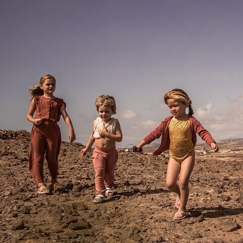 Illustratie bij: Kleine nomaden: kindermode voor in de zomer uit Kek Mama 06/2020