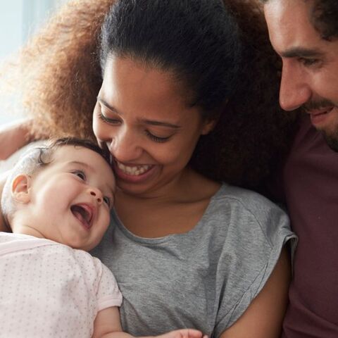 Illustratie bij: Wat er gebeurt als je je partner vraagt: ‘Hou je net zoveel van mij als van ons kind?’