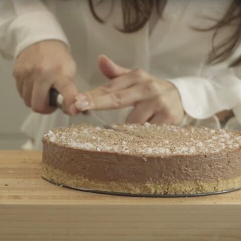 Illustratie bij: Video: verrukkelijke cheesecake met salted caramel chocolate