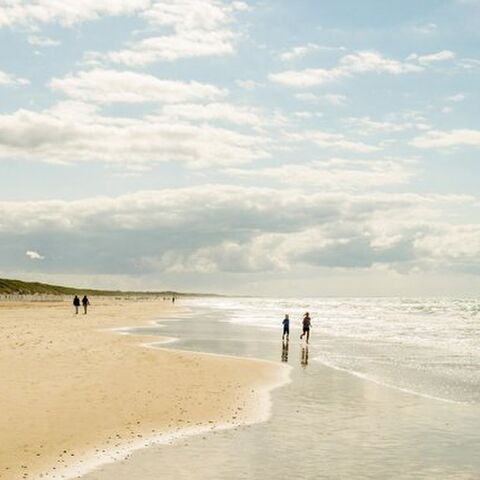 Illustratie bij: Uitwaaien op z’n best: 15x de mooiste stranden van Nederland