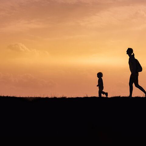 Illustratie bij: Terug naar je ouders. Mét kind: ‘Woonde ik ineens weer op zolder’