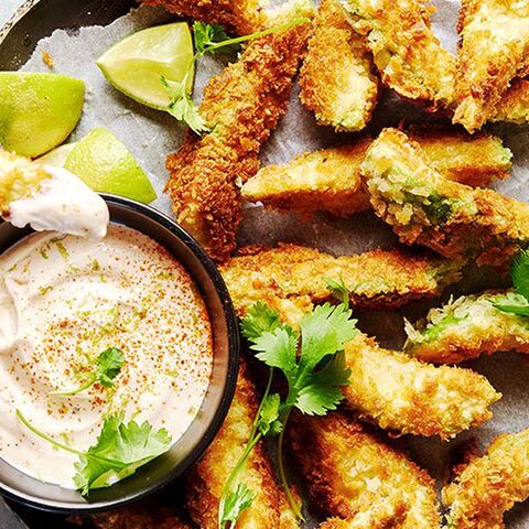 Illustratie bij: Om je vingers bij op te eten: deze avocado fries met dip zijn zalíg